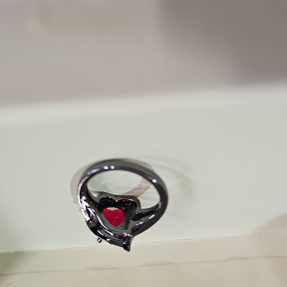 Red/ruby ring - Picture 4 of 4